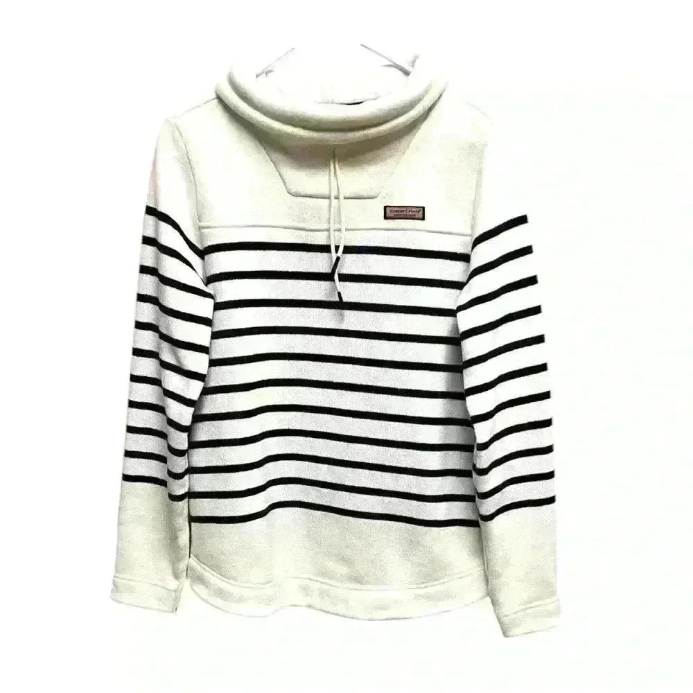 Vineyard Vines Sweater. Pre Owned in Excellent Condition.  Women’s size Medium